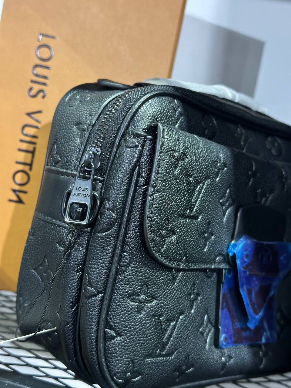 Sac L V  messenger S Lock