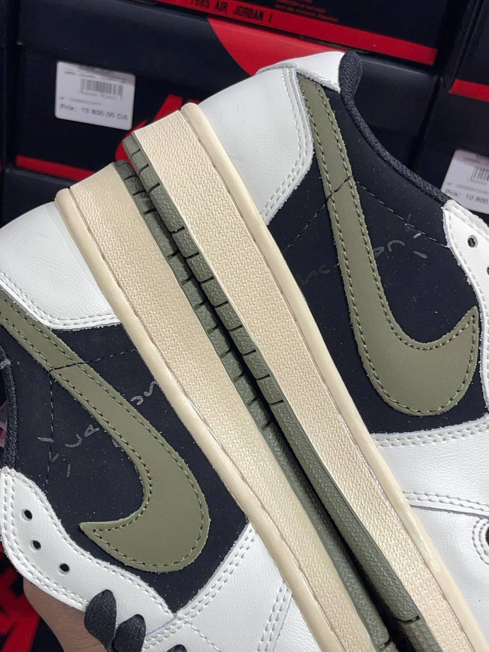 JORDAN 1 LOW TRAVIS SCOTT OLIVE